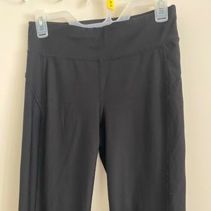 Yoga pants with adjustable waistband